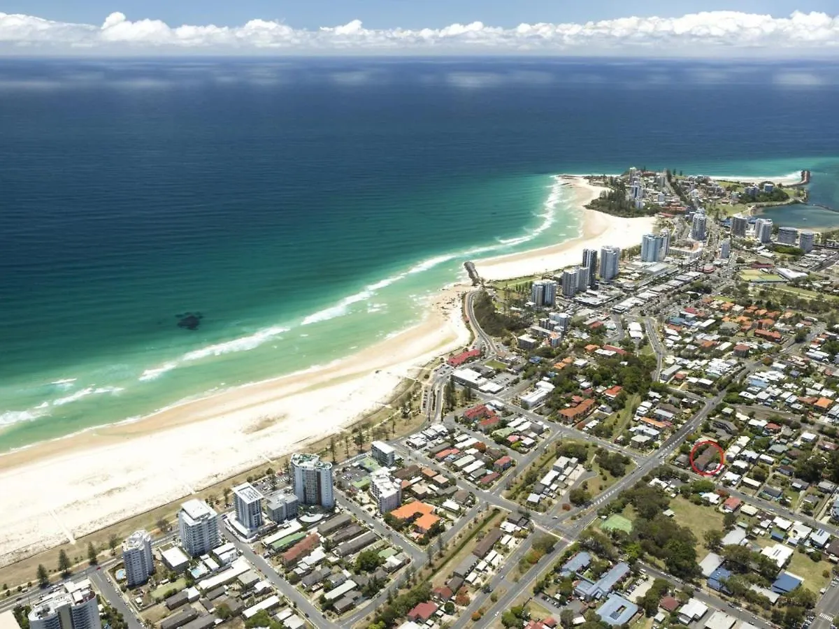 White Caps Unit 3 Daire Gold Coast